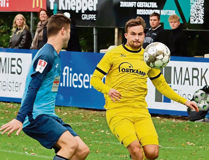 Volle Konzentration ist bei Luca Kaiser (r.) und dem SuS Bad Westerrnkotten gefragt, wenn man am Sonntag beim Aufsteiger TSV Weißtal seine Visitenkarte abgibt. Foto: Frank Lütkehaus