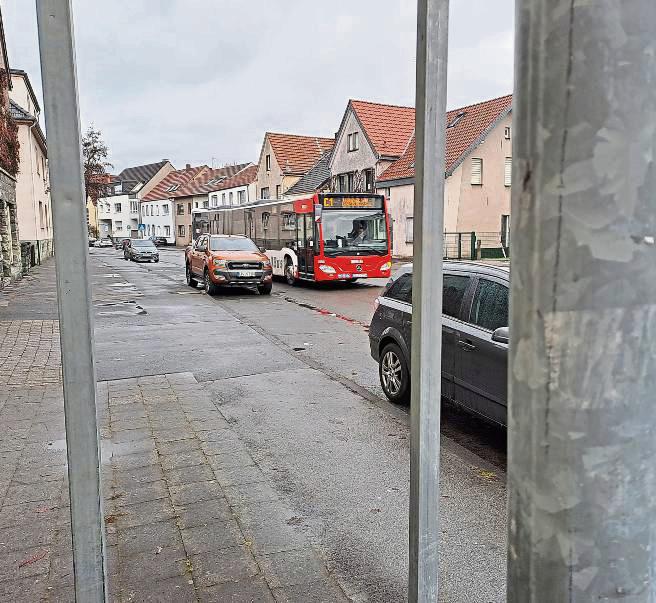 Die Bökenförder Straße im Lippstädter Süden wird – Stand jetzt – wohl nicht vor 2030 saniert. Foto: Stefan Niggenaber