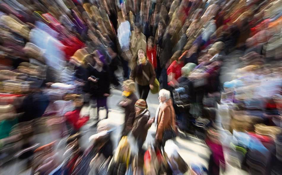 Bevölkerungsbewegungen, Zuzüge, Wegzüge, Geburten und Sterbefälle: Vieles sorgt für Bewegung bei den Einwohnerzahlen. Symbolfoto: Arno Burgi (dpa)