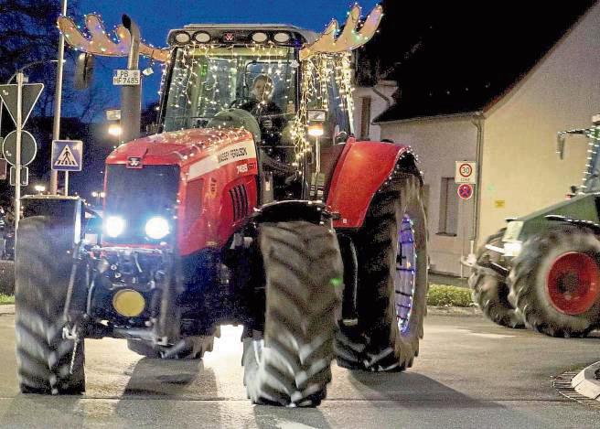 Kreativ geschmückt, bunt beleuchtet – so dürften auch am Sonntag wieder zahlreiche Trecker in Geseke und Lippstadt unterwegs sein. Archivfoto: Laura Bertermann
