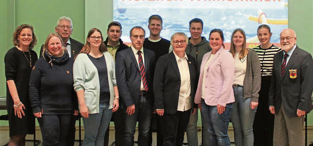 Bewährte Kräfte leiten weiter die Geschicke im DLRG-Vorstand. Foto: Biermann