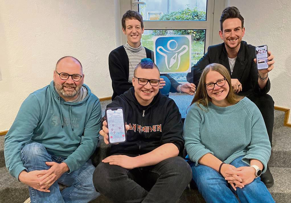 Haben die App entwickelt (v.l.): Michael Budde und Anika Epping (Fachberatung Jugendförderung), Paul Wermann, Bianca Middeldorf (Fachberatung Jugendförderung) und Andreas Kahlert (Abteilungsleiter Jugend und Familie, Leiter Kreisjugendamt). Foto: Schulte-Nölle (Kreis Soest)