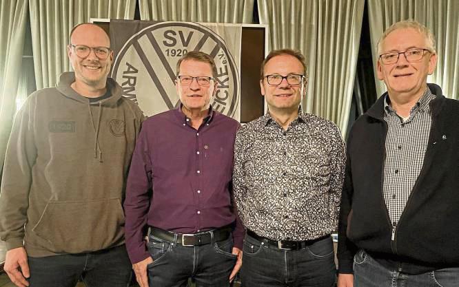 Ehrungen beim SV Arminia Langeneicke: 1. Vorsitzender Michael Weier (l.) mit den 50-jährigen Vereinsjubilaren Michael Schänker, Dirk Kahr und Antonius Meyer.