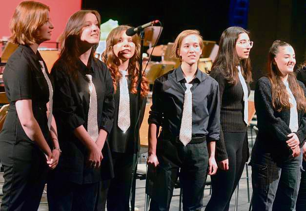 Die Vocal Teens präsentierten Titel aus den Filmen „The Greatest Showman“ und „Barbie“. Fotos: Gröbing