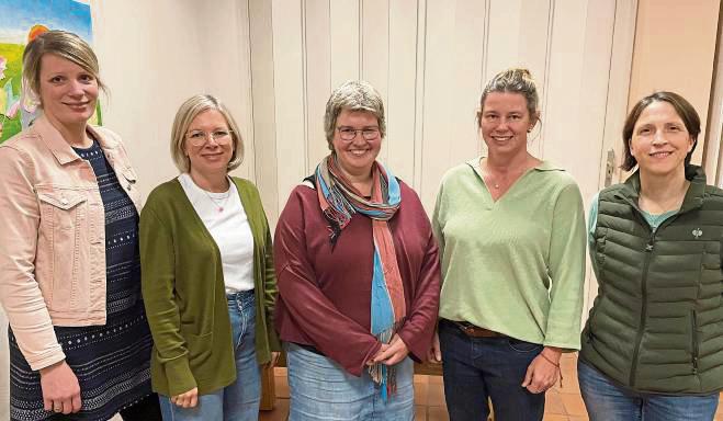 Der Vorstand des Fördervereins der Luzia-Grundschule: (v.l.) Kassiererin Carolin Kaup, Schriftführerin Kristina Rückert, Vorsitzende Nicole Kaup, stellv. Vorsitzende Julia Bertels und Beisitzerin Alexa Farke.