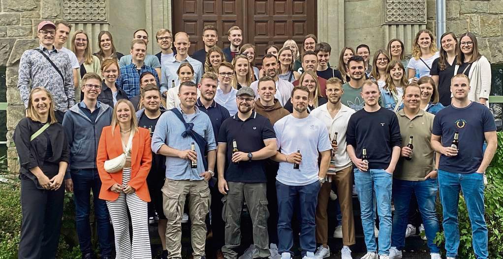 53 Ehemalige des Friedrich-Spee-Gymnasiums sind zusammengekommen. Foto: Kloer