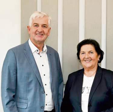 Dank und Anerkennung: Martin Steinmeier wurde von Landrätin Eva Irrgang verabschiedet. Foto: Birgit Kalle/ Kreis Soest