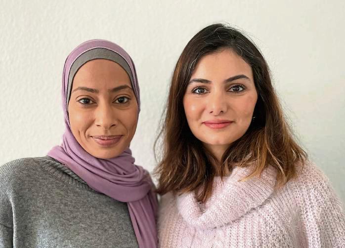 Für den Durchblick im Deutschen Bildungssystem: Mariam Hamdouni (l.) und Alaa Alahmad Althamer. Foto: Rückert
