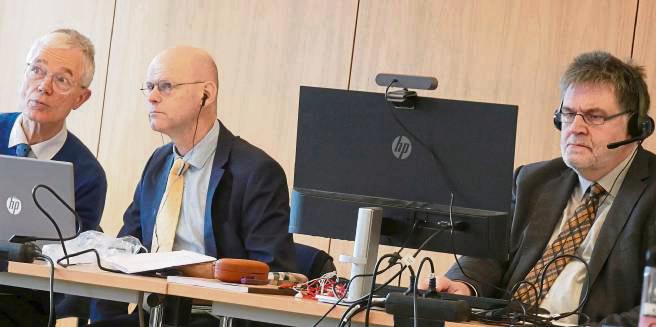 Der Kreissynodalvorstand mit (v.l.) Scriba Dr. Udo Arnoldi, Superintendent Dr. Manuel Schilling und Assessor Thomas Hartmann tauschte sich mit den Synodalen digital aus. Foto: Hans-Albert Limbrock