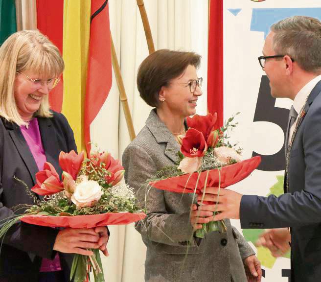 Der neue Rat wählte Rita Ahle (l.) und Annemarie Altstädt (beide CDU) zu Vize-Bürgermeisterinnen. Foto: Ulrike Dietz