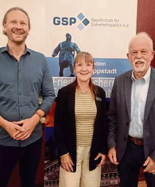GSP-Sektionsleiterin Mariella Bousabarah und GSP-Geschäftsführer Dieter Brand (r.) begrüßten Dr. Maik Bartelheimer (l.) in Lippstadt zum Vortrag.