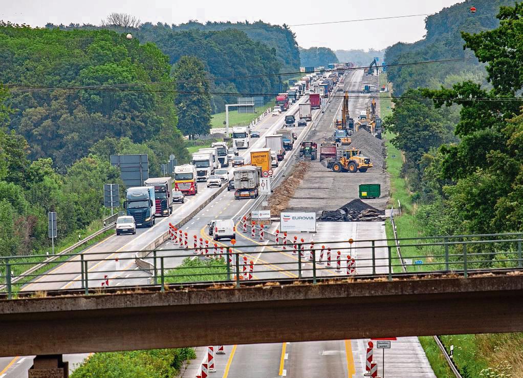 Die A44 zwischen Büren und Geseke war seit Jahrzehnten auch eine mögliche Notlandebahn für den militärischen Ernstfall. Nach der Sanierung ist sie es aber nicht mehr. Foto: Eickhoff