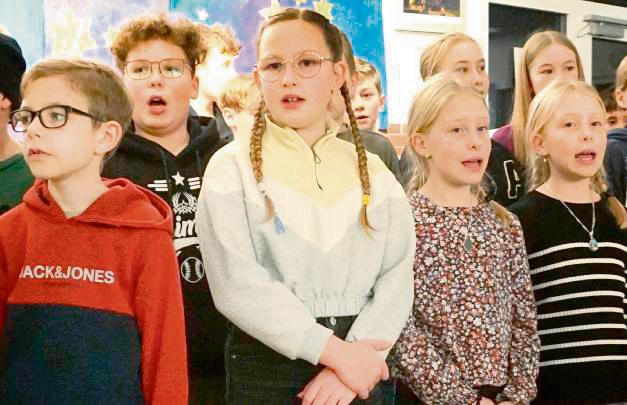 Mit einem bunten Programm stimmten die Schülerinnen und Schüler des GSO ihr Publikum auf Weihnachten ein.