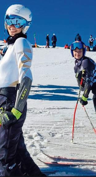 Die Stellmacher-Schwestern sind wieder auf der Piste: Rieke und Anni (Bild oben) bei der Saisoneröffnung in Landgraaf und Romy und Leni beim Training in Hintertux.