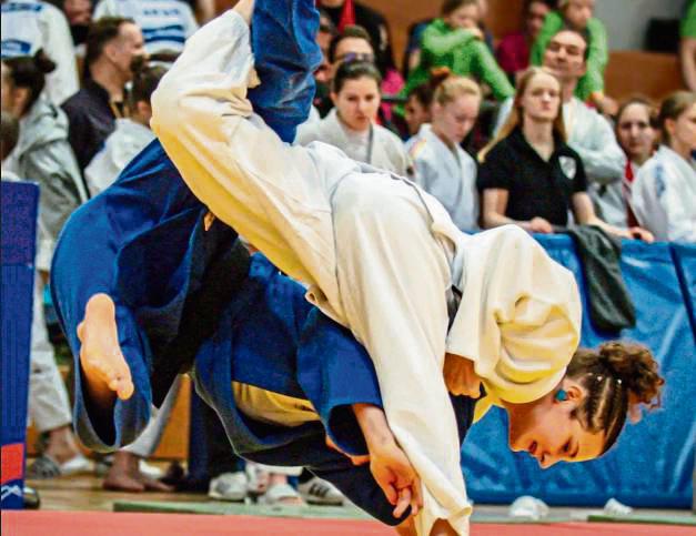 Mit dem Vizemeistertitel im Gepäck kehrte Klara Erten (in Weiß) von den Deutschen Judo-Meisterschaften zurück.