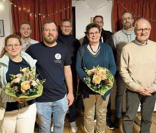 Vorstand, Majestäten und Jubelkönigin freuen sich auf das Schützenjahr. Vordere Reihe v.l: Königspaar Christina & Markus Littlejohn, 25-jährige Jubelkönigin Waltraud Pfahlberg, Oberst Ulrich Köster. Hintere Reihe v.l.: Frederik Kasperski, Dierk Meincke, Jesko Ehrich, Franz Biermann.