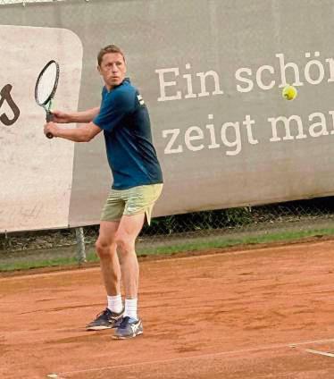 Lokalmatador Sven Trojanski von den Herren 40 musste seinem Gegner gratulieren.