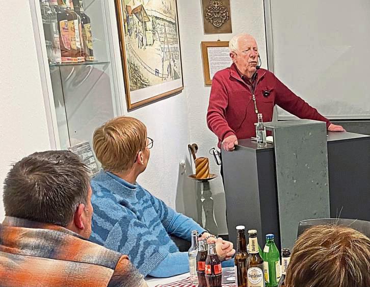 Mit einem Vortrag von Rudi Fischer startete die After-Work-Stammtisch-Reihe des Heimatvereins. Foto: Nicola Gerwin
