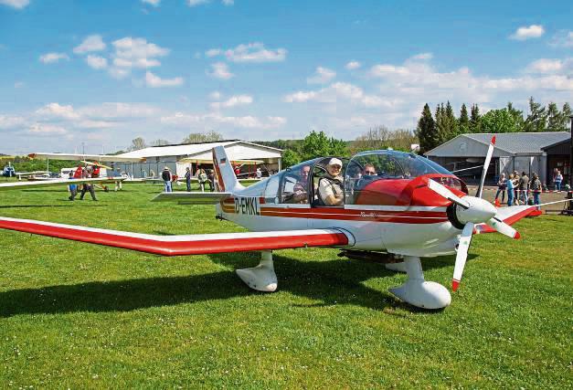 Beim Tag der offenen Tür auf dem Segelflugplatz Büren können Besucher Luftsport hautnah erleben. Foto: Büttner