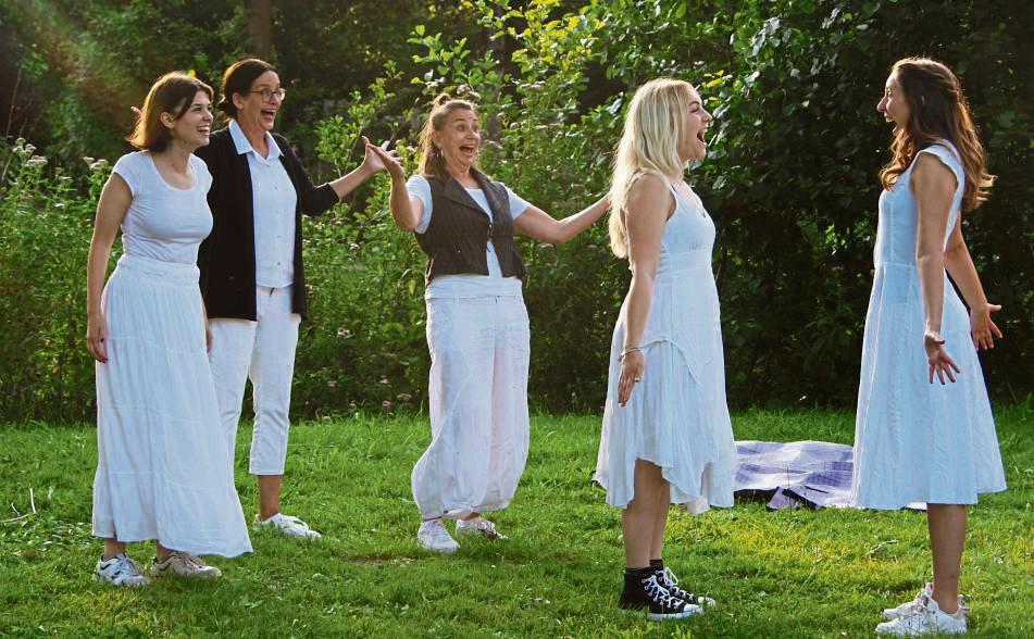 Das Ensemble ist inzwischen ein gut aufeinander eingespieltes Team – seit rund einem Jahr bereiten sich die jungen Darsteller auf ihre Aufführungen vor.