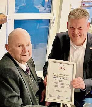 Jörg Blöming gratulierte Heinrich Heiming.