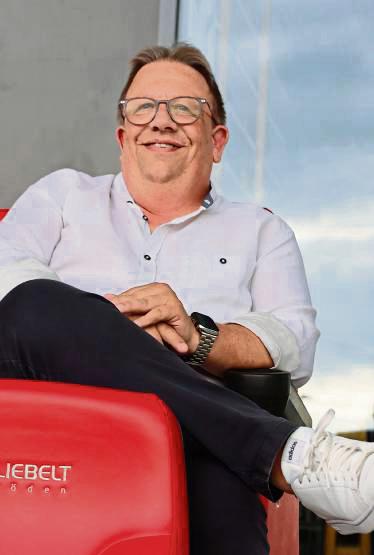 Sportdirektor Dirk Brökelmann ganz entspannt: Der Kader des SV Lippstadt stand so früh wie nie. Foto: Lütkehaus