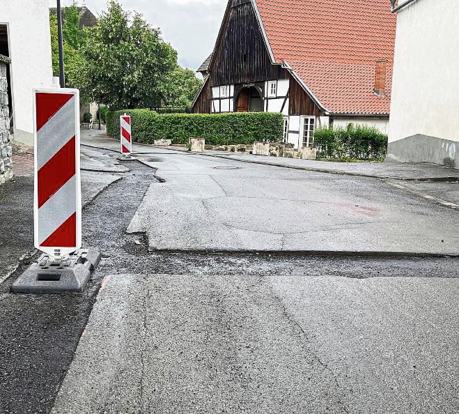 Für Fahrzeuge ein wahrer Hindernisparcours sind derzeit die Straßen in Drewer. Foto: A.Bsdurek