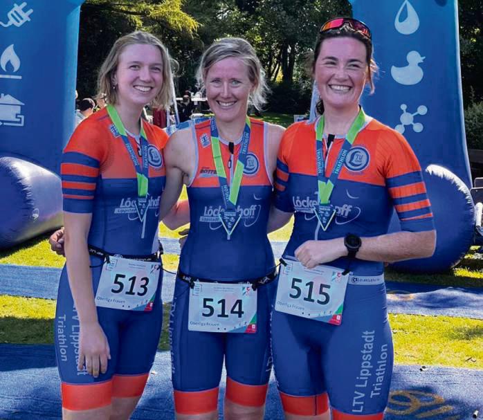 Über ein gelungenes Saisonfinale freuen sich die Triathletinnen (v.l.) Louisa Wallmeier, Sandra Brüggershemke und Vera Böhmfeld, für die in Ratingen mit Rang zwei ihr bestes Mannschaftsergebnis notiert wurde.