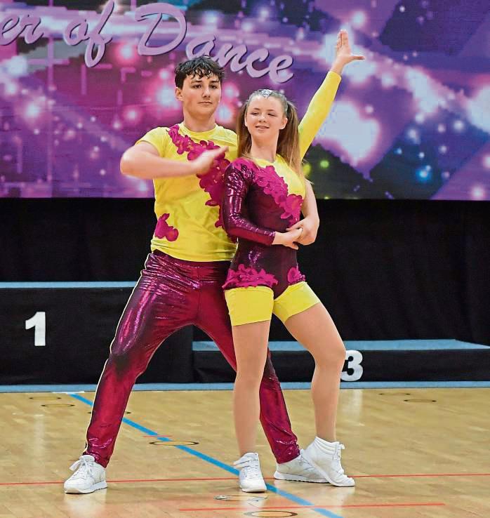 Für ihr Topleistung bei den deutschen Rock’n’Roll-Meisterschaften wurden Sayen Hecken und Max Dudos von den Pink Panthers mit dem Vizetitel und der Nomininierung für die U21-Nationalmannschaft belohnt. Foto: Knechtskern