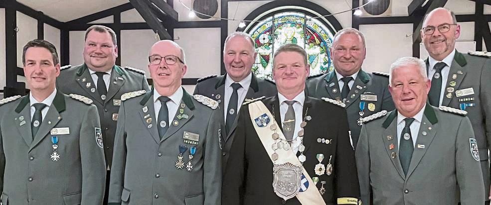 Der aktuelle Vorstand des Kreisschützenbunds Lippstadt mit dem amtierenden Kreiskönig Christian Pape (5.v.l.). Foto: Wibke Bußmann