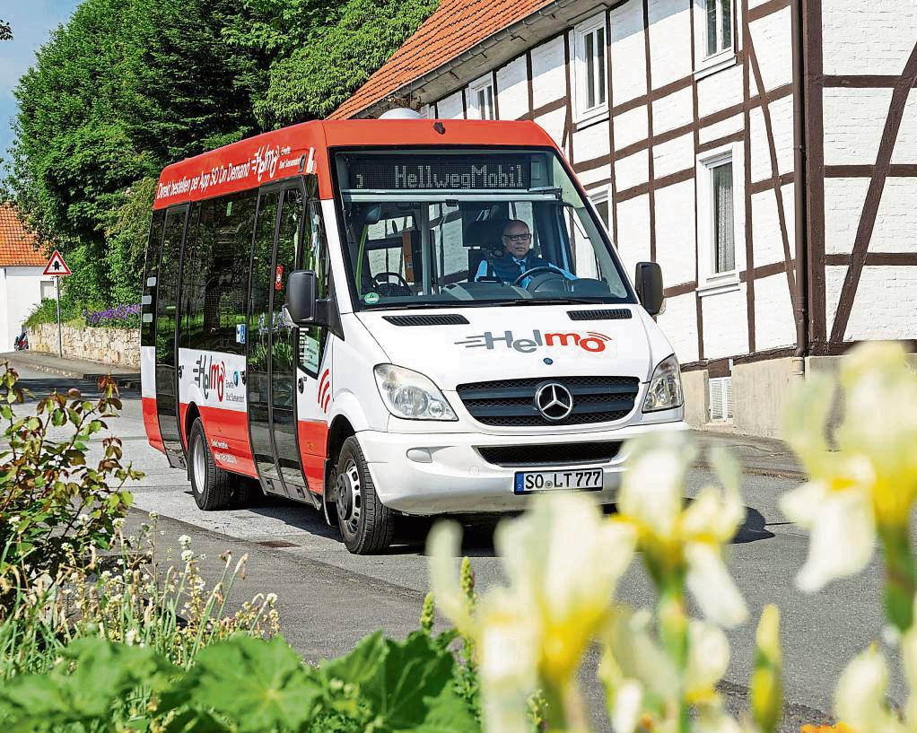 „Helmo ist ein voller Erfolg“, sagt Kreistags-Mitglied Oliver Pöpsel. Die Niederflur-Busse in Sprintergröße bieten 25 Personen Platz (13 Sitz- und 12 Stehplätze).