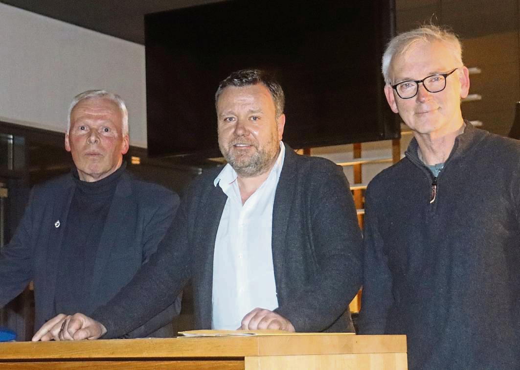 Ruhige 90 Versammlungsminuten für das Präsidium des SV Lippstadt (v.l.): Präsidiumsmitglied Jürgen Borgmeier, Präsident Thilo Altmann und Schatzmeister Alfred Meise. Fotos: Frank Lütkehaus