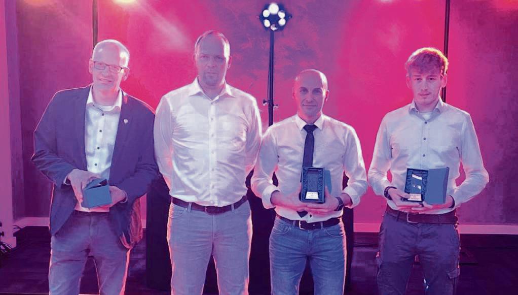 Die Fußballer des Jahres in Reihen des VfL Hörste-Garfeln (v.l.): Ingo Goebel (Alte Herren), Markus Sträter (1. Vorsitzender der Fußball-Abteilung), Vitali Buchmüller (1. Mannschaft) und Peter Heinrichsmeier (2. Mannschaft).