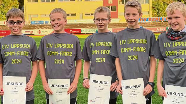 Großen Teamgeist zeigten (v.l.) Julian Kaiser, Milo Röhrig, Vincent Hesse, Julius Hesse und Damian Albrecht vom LTV Lippstadt beim Mannschaftsfinale in Hagen.