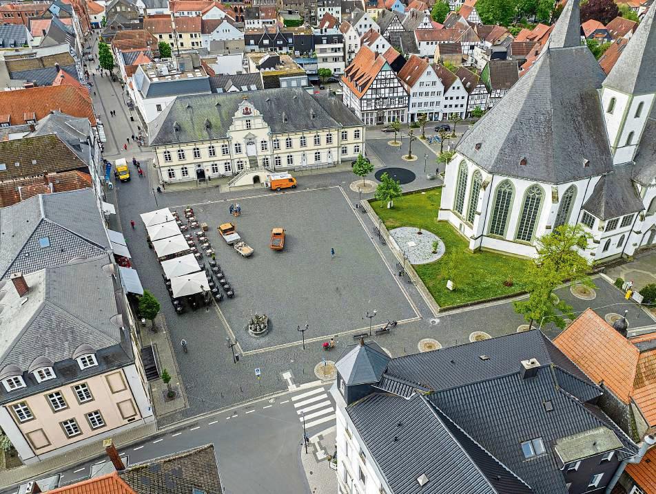Das Bild der Stadt hat sich am 20. Mai 2022 für immer verändert: So sieht der Rathausplatz in Lippstadt heute aus Foto: Eickhoff