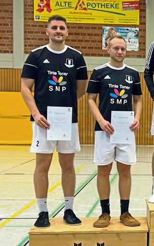 Der Siegeszug von Gergö Horváth (l.) und Sven Walter (r.) endete beim Federfußball-Doppelturnier in Hagen erst im Finale.