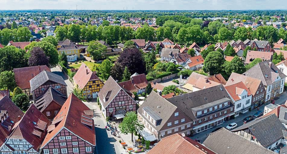 Noch gibt es keine Photovoltaik- und Solarthermieanlagen auf den Dächern im historischen Stadtkern. Ab sofort ist eine Installation unter bestimmten Voraussetzungen möglich.