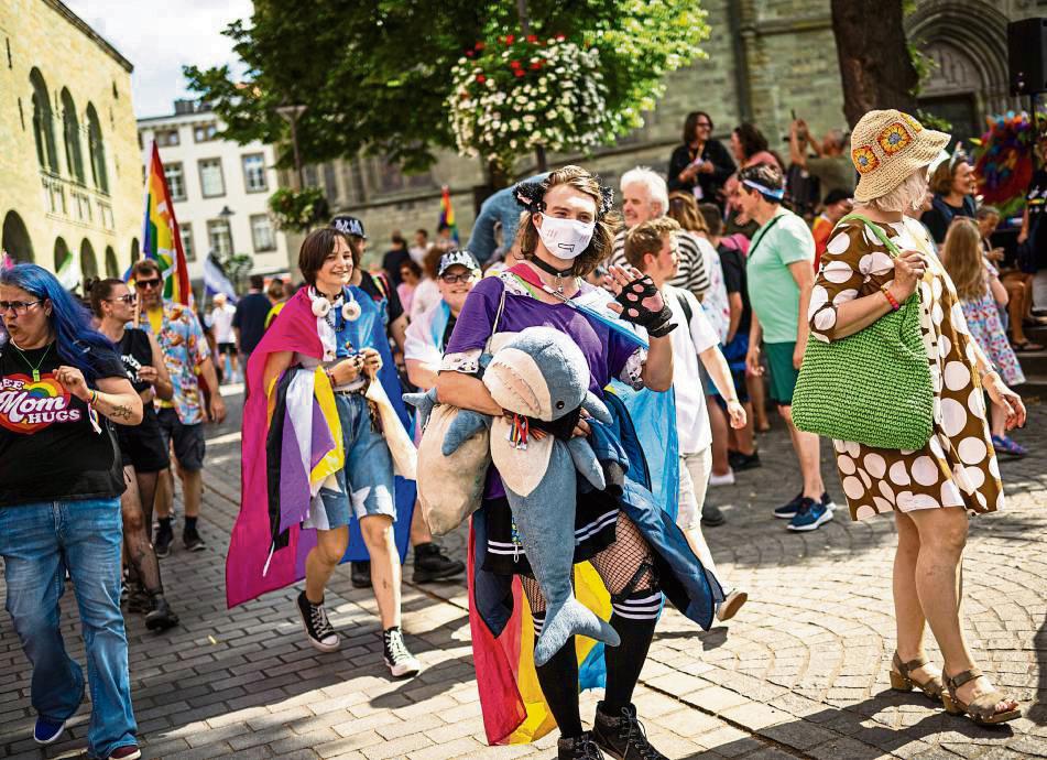 Mehr als 1000 Teilnehmer tauchten Soest am Wochenende in Regenbogenfarben. Das fand ein 34-jähriger Soester offenbar unerträglich. Foto: Schröder