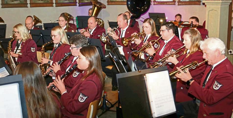Die Bergstadtmusikanten ließen im Konzert besinnliche Töne erklingen. Foto: Kloer