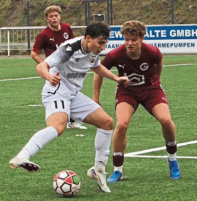 Eiskalt ausgekontert wurden die A-Junioren des SV Lippstadt (in Weiß) beim 0:3 gegen Gievenbeck. Fotos (2): Dannhausen