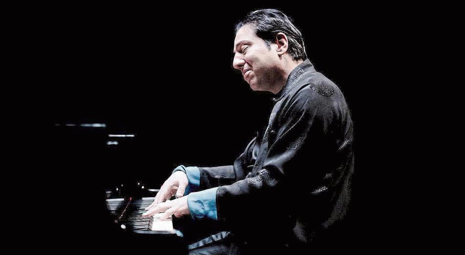 Pianist Fazil Say gastiert im Zuge der Klassik-Reihe „Meisterwerke der Klaviermusik“. Auch weitere bekannte Pianisten wirken im neuen Kulturprogramm mit. Foto: Marco Borggreve