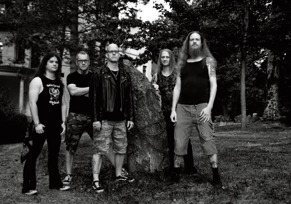 Legenden und Geschichten aus Westfalen erzählt die Band Menerra. Die Songtexte schreibt der Anröchter Sven Wortmann (r.).