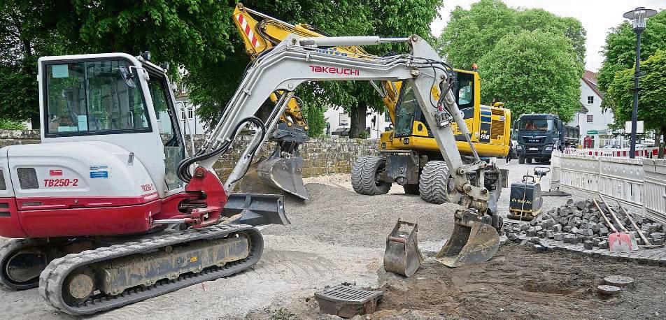 Die Naturpflastersteine im ersten Teil der Hochstraße sind schon aufgenommen und zur Lagerung an den Schlangenpfad, beziehungsweise Bauhof, gebracht worden. Fotos: Bsdurek