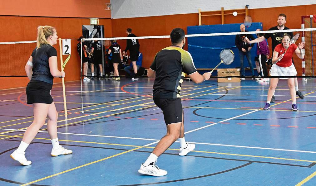 Der Badminton-Alpencup von BW Rixbeck-Dedinghausen kam bei allen Beteiligten gut an. Mehr als 140 Asse droschen die Bälle in der Dusternweghalle übers Netzt – und damit dreimal so viele wie im Vorjahr.