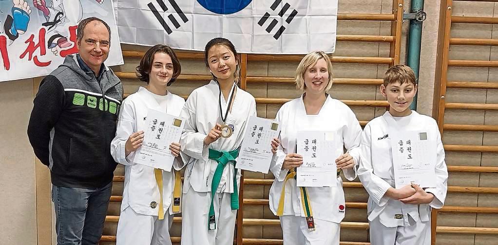 Die Taekwondo-Sportler des SV 03 Geseke stellten sich beim befreundeten Verein JSV Lippstadt einer Gürtelprüfung und durften sich am Ende über neue Graduierungen freuen.