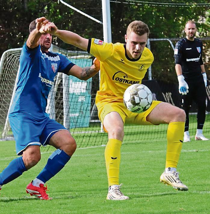 Marvin Schumacher (r.) und Co. hatten im September einen kleinen Hänger. Drei Pflichtspiel-Pleiten kassierte man, wobei man das Pokalspiel gegen Gütersloh sicherlich aus einer anderen Perspektive betrachten muss. Foto: Thomas Wiegand