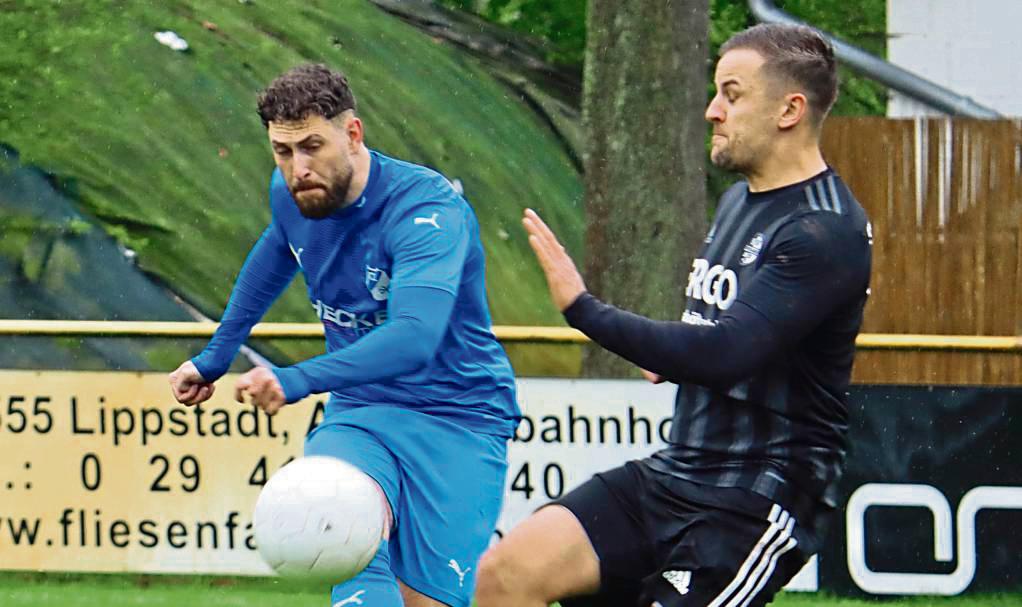 Während SW Overhagen (dunkle Trikots) im Topspiel gegen RW Horn gefordert ist, kann sich der SCL (in Blau) eine Verschnaufpause gönnen, denn man hat spielfrei. Foto: Feichtinger