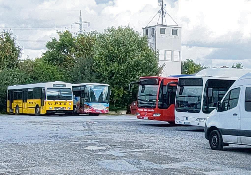 Die Busse wurden nicht mehr mit Profit bewegt: Bernie-Reisen hat einen Betriebshof auch im Lippstädter Gewerbegebiet am Mondschein. Foto: Schwade