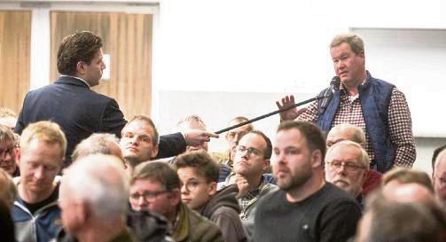 Erste Fragen stellten am Donnerstag Lippetaler Bürger. Foto: Daniel Schröder