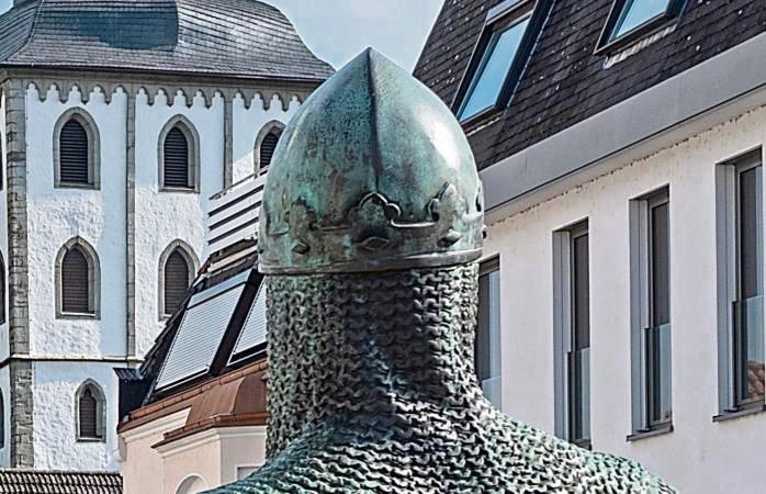 Ein bekanntes Wahrzeichen im kleinen Ausschnitt: Wessen Haupt suchen wir hier? Foto: Eickhoff